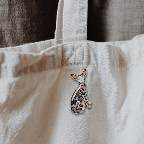 Pin metálico Perrito Calavera
